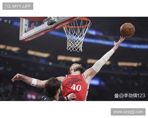 洛杉矶快船迎战劲敌,力争季后赛席位全力以赴挑战强大对手 洛杉矶快船迎战劲敌,力争季后赛席位全力以赴挑战强大对手
