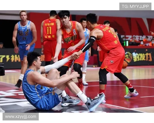 上海久事与深圳马可波罗激战正酣 聚焦两队巅峰对决的精彩瞬间